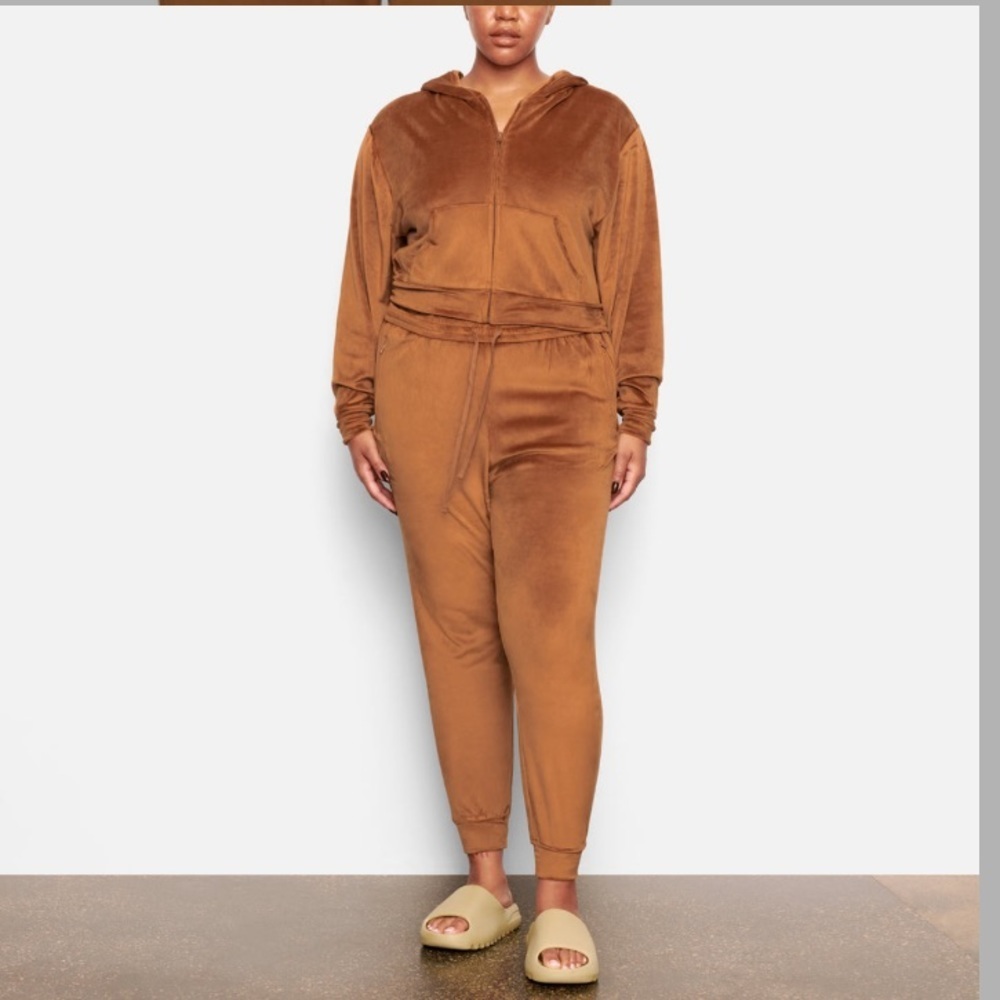 Skims velour jogger